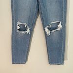 American Eagle  Womens Mom Straight Jeans Distressed Light Wash Blue Size 2 Reg‎ Photo 2