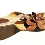 Børn b.o.c Womens Size 8 Wedge Sandals Leather Brown Flower Shoes Thong Preowned Photo 2