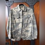 Topshop  Green Camouflage Utility Jacket! Size 4! Oversized fit. Perfect shape! Photo 2