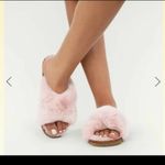 Huda Beauty wishful pink fuzzy slippers size 6.5 nwt Photo 2