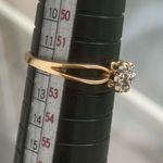 10k Gold Flower Shaped Ring Photo 4