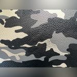 Torrid | ladies camouflage envelope purse. Photo 2