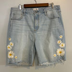 Driftwood  Denim Bermuda Shorts Embroidered Daisy Floral Size 16 Light Wash Photo 0