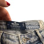 Hollister  Curvy High-Rise Mom Jeans Light Wash Size 28 Women's Relaxed Fit Photo 4