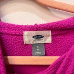 Old Navy  Fuchsia pink zip up sweatshirt kangaroo pocket size small Photo 2