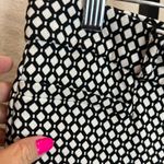 Banana Republic ⸻
Sloan Fit Crop Pants Black White Geometric Print Size 6 Photo 3