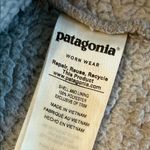 Patagonia  Women's Cozy Gray Sherpa Pullover Size Medium Photo 5