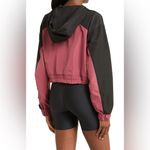 Alo Yoga International Crop Anorak Hoodie Black Mars Clay XS Photo 1