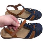 Baretraps “Benoni” Fisherman Sandals Women’s 8.5W Navy Blue & Brown Faux Leather Photo 3