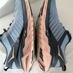 Hoka One One Arahi 3 Running Shoes Women’s Size 9.5D Blue Gray Coral Photo 4