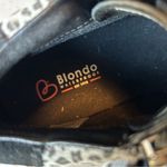 Blondo Waterproof Leather Sneakers. Size 8. Photo 9