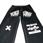 Black Graphic Wide Photo 4