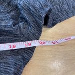 Lululemon  Long Sleeve V Neck Top Thumb Hole Heathered Gray AthleticSize 6‎ Photo 6