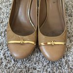 Tory Burch 9.5 Beige Patent Leather Block Heel Pumps Photo 4
