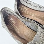 Toms  Shoes Womens 6.5 Tan Crochet Lace Slip On Flats Alpargata Photo 4