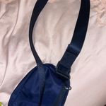 Lululemon  Navy Belt Bag Everywhere 1L True Photo 3