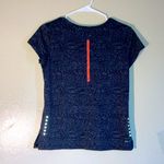 Nike Active Wear Dri-Fit Short Sleeve Shirt Size Small Photo 2