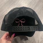 • NEW Bow embroidered black and pink trucker hat Photo 2