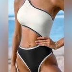 Cupshe Woman’s Black and White Color Block Textured One-Shoulder Monokini XL Photo 1