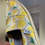 Toms  7.5 Lemon‎  slip on flats shoes espadrilles Photo 4