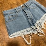 ZARA NWT  Buttom Fly Frayed Hem Jean Shorts Sz 6 Light Medium Wash Photo 3