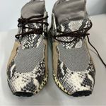 Steve Madden size 8M women’s Stylish Snakeskin Pattern Sneakers Photo 1