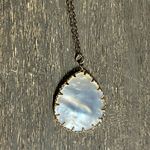 Real Mother of Pearl Teardrop Pendant Necklace 14KTGF 20 inch chain White Photo 0