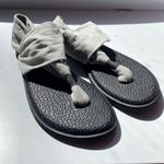 Sanuk Yoga Thongs Yoga Sling 2 Flip Flops Gray Grey NEW Foam Comfort Size 6 Photo 1