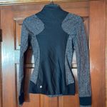 Lululemon on Emerge Renewed jacket size 2 Photo 7