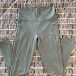 Vuori  Studio Pocket Legging; shade blue Photo 2