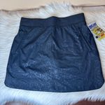 Orvis  Embossed Pull-On Travel Skort Black Rose Embossed Print Size Small Photo 8