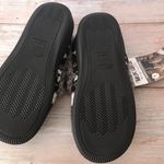 Muk Luks Slippers, Size 7/8 Black Photo 5