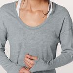 Meant To Move Long Sleeve in Sheer Luon Pebble Jacquard V2 Arctic Gray Ice Gray Size 6 Photo 3