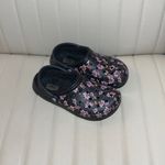 Crocs  Black Floral size 7 women’s Clogs fur inside Photo 2
