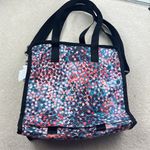 LeSportsac : Dainty Floral Photo 1