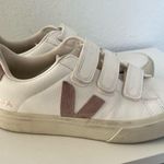 VEJA Recife Velcro Strap Sneakers in White and Pink Photo 1