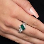 Paparazzi TIP THE BALANCE - GREEN GEM RHINESTONE SILVER RING - Photo 0