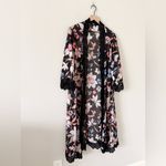 Torrid  Kimono Robe Tunic with Black Crochet Trim in Black Multi Floral Size 1/2 Photo 2