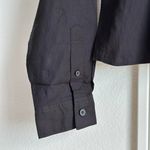 Everlane The Way-Short Shirt in Silky Cotton in Black, Size Small Photo 7