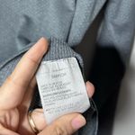 Under Armour  Women Gray Long Sleeve Athletic shirt size small Photo 6