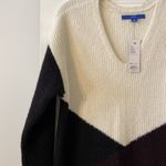 Apt. 9  brand new sweater size M it’s white black and purple color it’s very cute Photo 2