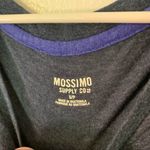 Mossimo V Photo 4