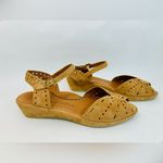 L'Amour Des Pieds “Brenn” Beige Suede Sandals size 7.5 Tan Photo 2