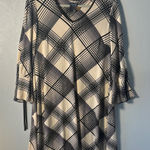Gabby Skye Gabby Skye Black and White Geometric Print Bell Sleeve A-Line Dress Photo 0