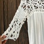 Hot & Delicious  white tunic style top woman’s size small Photo 3