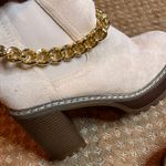 Olivia Miller  Womens Beige Platform Chunky Heel Faux Suede Boots Chain Zip 10 Photo 7
