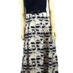 Teri Jon Knot front V Photo 1