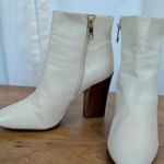 Louise et Cie  Verdana White Leather Heeled Ankle Boots Size 9.5M Photo 0
