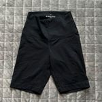 Everlane NWT  the perform bike short small Photo 3