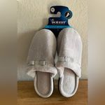 Isotoner NEW Women's Light Gray Clog Slippers Shoe Size 8.5 - 9 Heel Cushion Photo 1